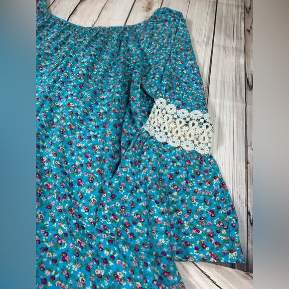 Easel Blue/Pink Floral Blouse Long Sleeve. Size Medium. Crochet. Garden Girl - Picture 6 of 8